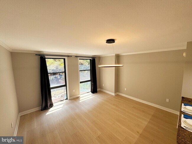 Building Photo - 616 E Street NW Unit 308