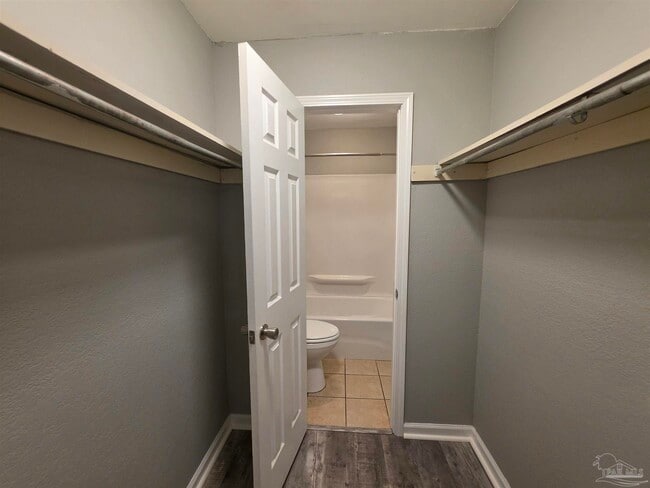 Building Photo - 3346 Green Briar Cir