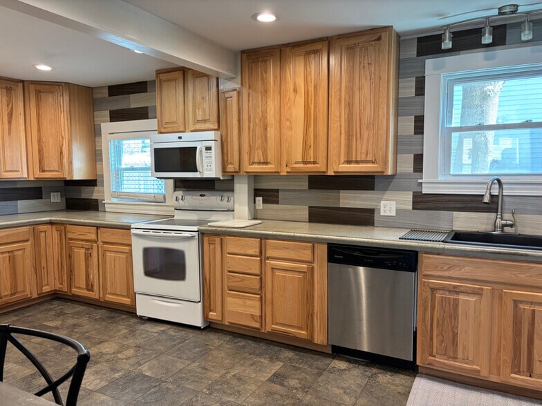 Building Photo - 73 State St