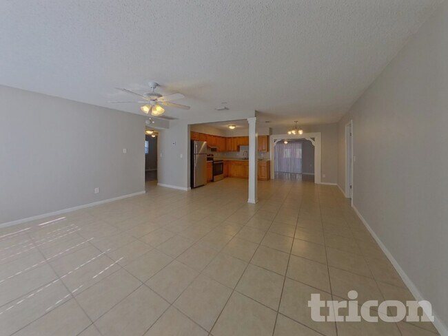 Building Photo - 1440 Overlea St