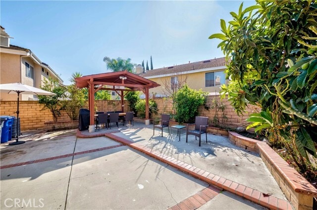 Building Photo - 5621 Rostrata Ave
