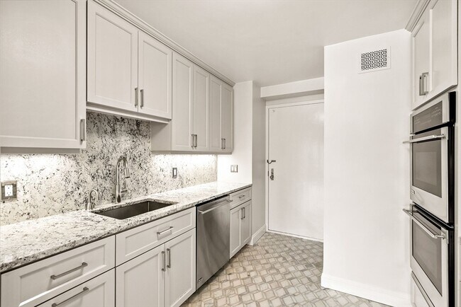 Building Photo - 19 Chauncy St