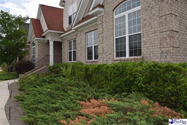 Building Photo - 3032 Drakeshore Dr