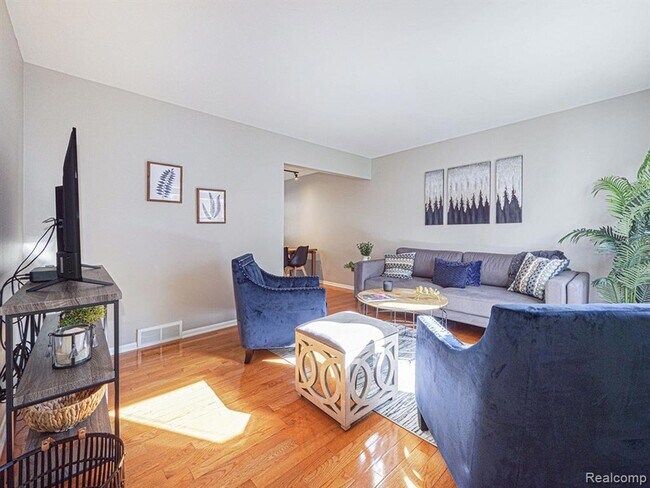 Building Photo - 421 S 7th St