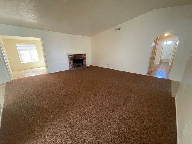 Building Photo - Hesperia-Refurbished- 3 Bedrooms, 2 Bathrooms + Den or Office, Large Property