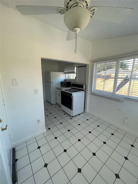 Building Photo - 429 Ruth Ln