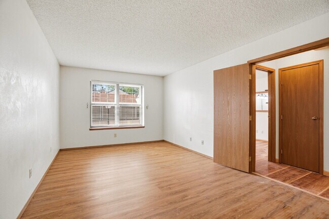 Building Photo - $1,795.95 - 2 Bed, 2 Bath Condo in Aurora with Central AC, and In Unit Laundry!