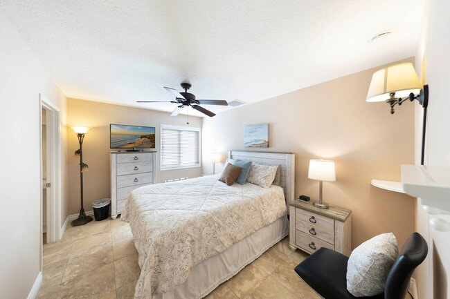 Building Photo - 30932 Colonial Pl
