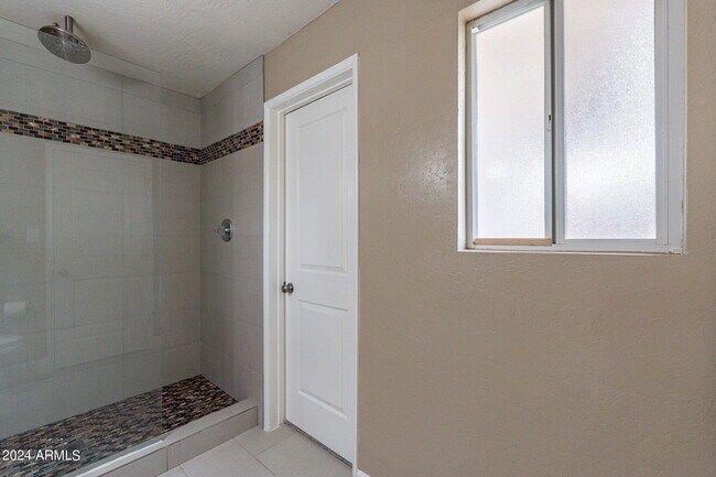 Building Photo - 1320 E Orchid Ln