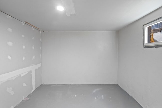 Building Photo - 3104 E 35th Ave