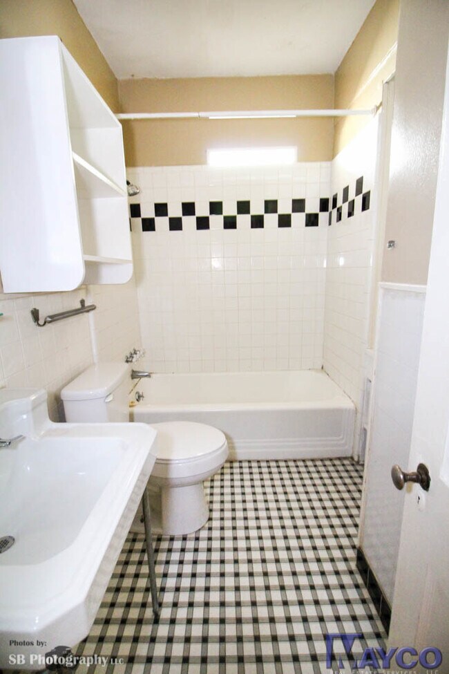 Building Photo - 355-357 Boulevard