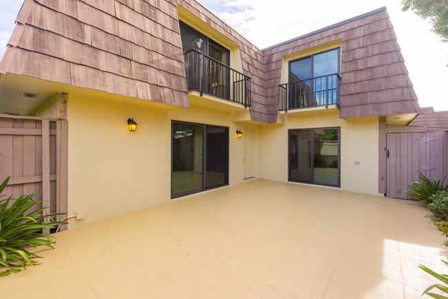 Building Photo - 818 8th Ct