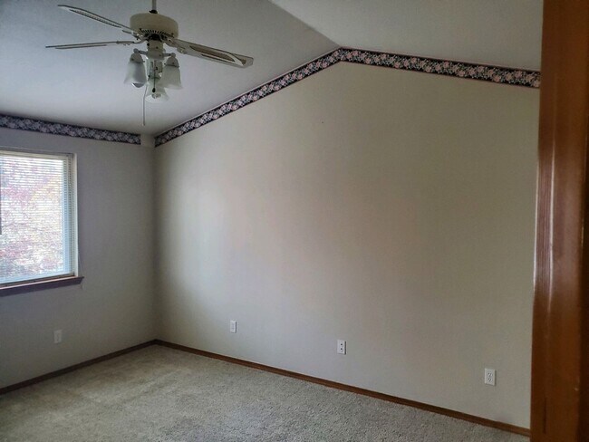 Building Photo - **PENDING APP**Beautiful 3 Bed 2.5 Bath in Lacey