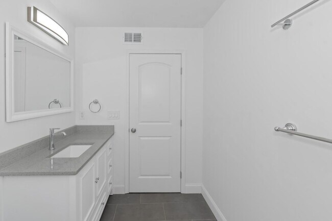 Building Photo - WELCOME HOME!