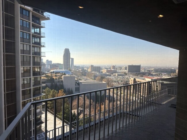 Building Photo - Gorgeous Penthouse in the heart of SLC!!!