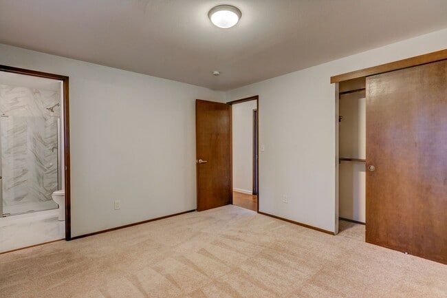 Building Photo - Spacious 4-Bedroom Home with Modern Upgrad...