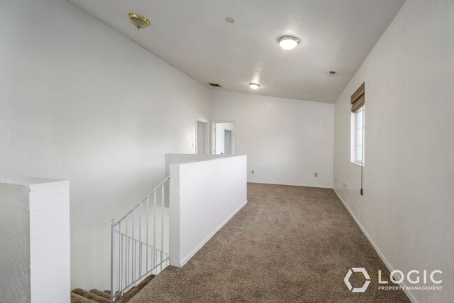 Building Photo - Great Family Home in Excellent Sugar House...