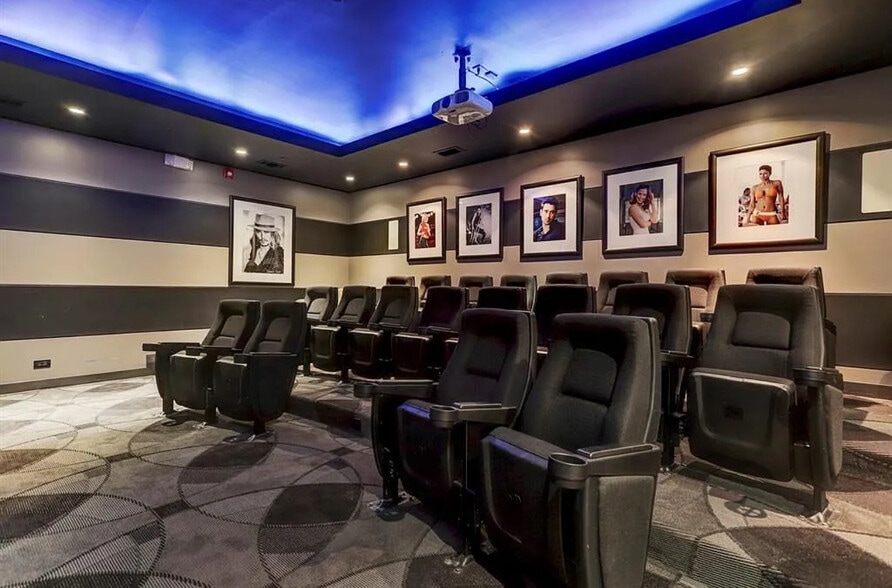 Building Photo - 1901 Post Oak Blvd