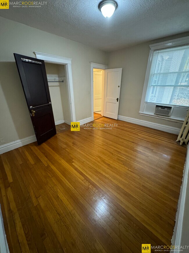 Building Photo - 59A Strathmore Rd