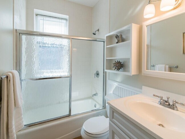 Building Photo - 1750 Washington St