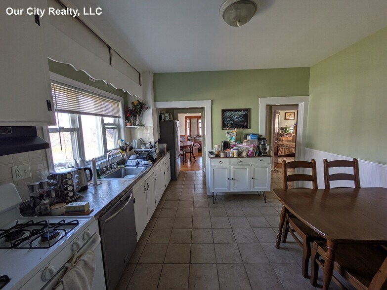 Building Photo - 64 Ten Hills Rd