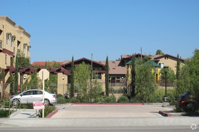 Building Photo - Vista Crest