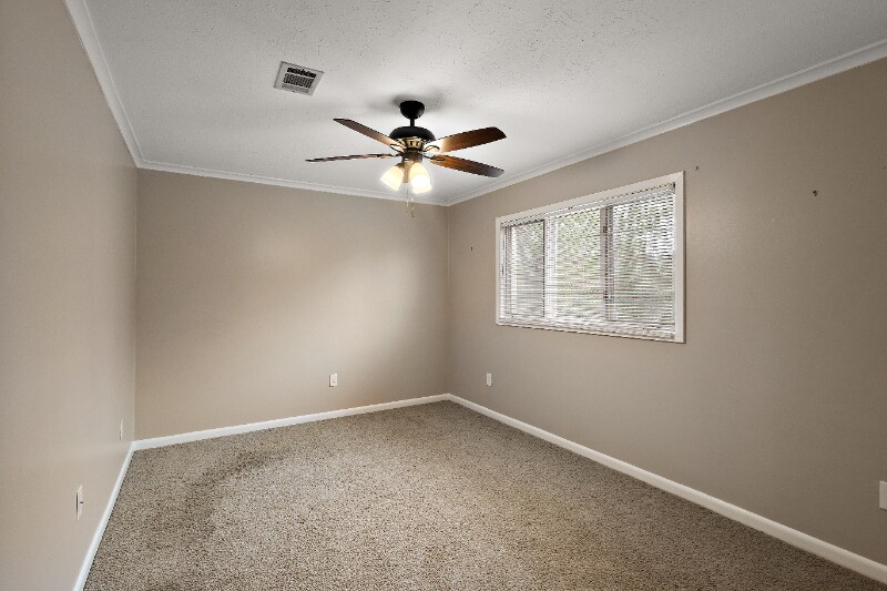 Building Photo - 27 Park Crest Pl