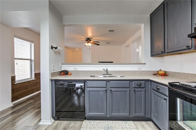 Building Photo - 2322 Kuykendall Dr