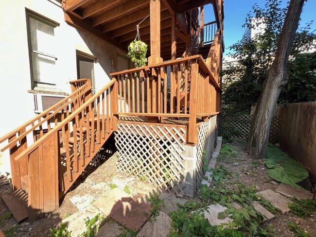 Building Photo - 55 Bright St