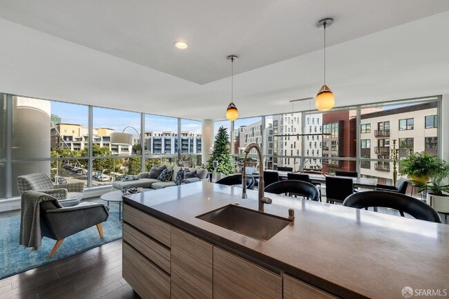 Building Photo - 708 Long Bridge St