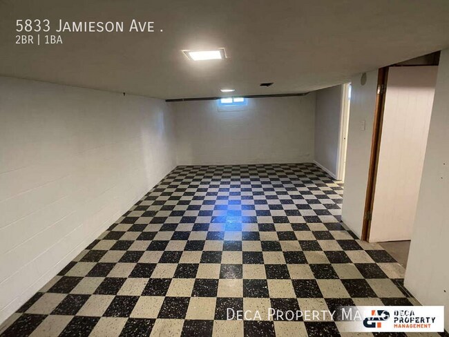 Building Photo - 5833 Jamieson Ave