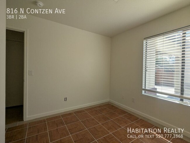 Building Photo - 816 N Contzen Ave