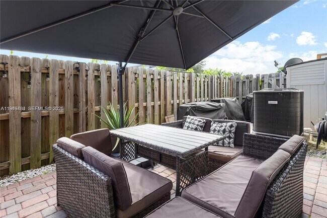 Building Photo - 7805 NW 104th Ave