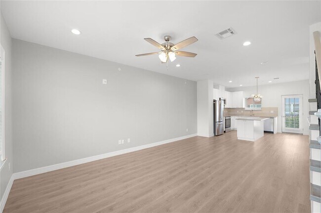 Building Photo - 5262 Ella Blvd
