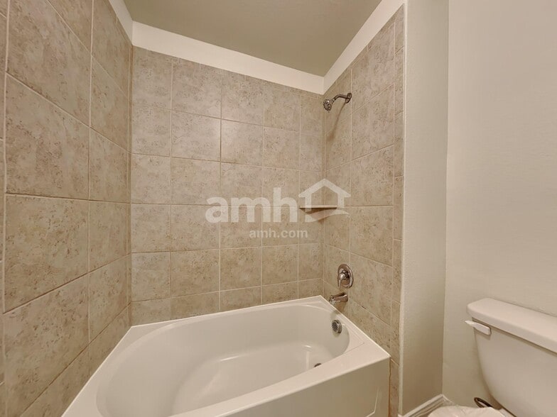 Building Photo - 1012 Summer Stream Rd