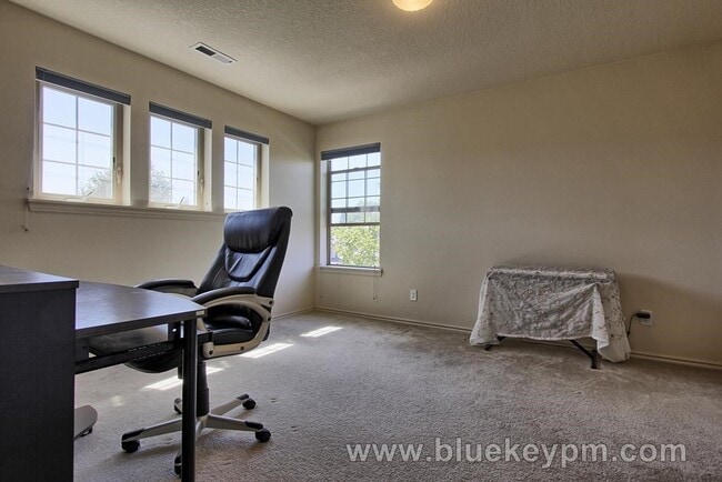 Building Photo - North Bethany Home, 4 Bed 2.5 Bath near PCC Rock Creek and Springville Elem School