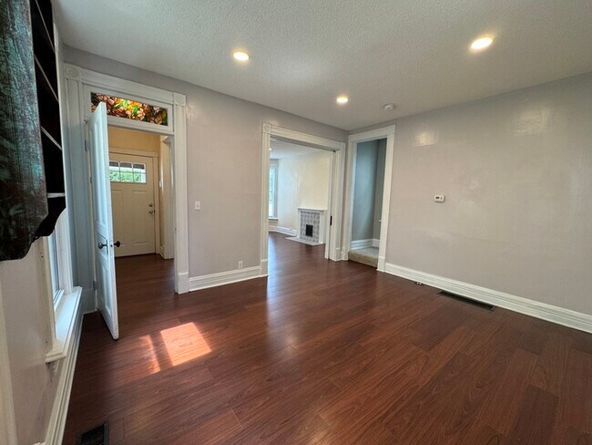 Building Photo - 214 N 17th St