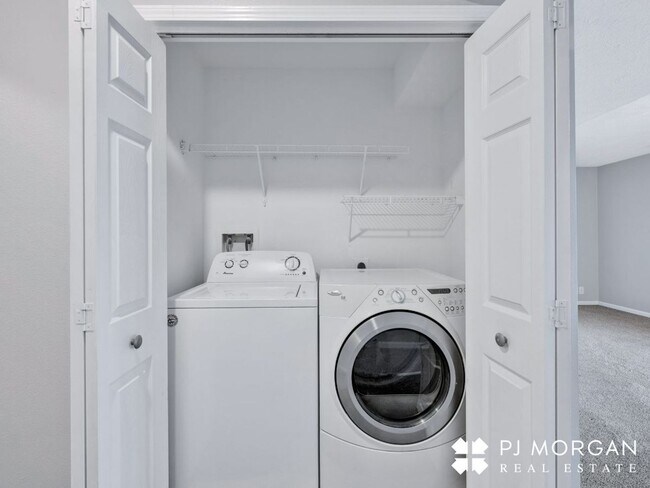 Building Photo - Charming 3 bedroom, 2 bathroom Duplex with 2 Car Garage - COMING SOON