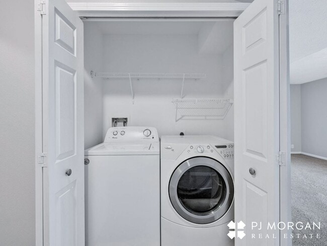 Building Photo - Charming 3 bedroom, 2 bathroom Duplex with 2 Car Garage