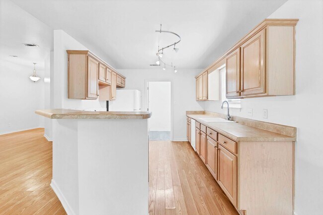 Building Photo - 4/2 in Stratford Glen Subdivision