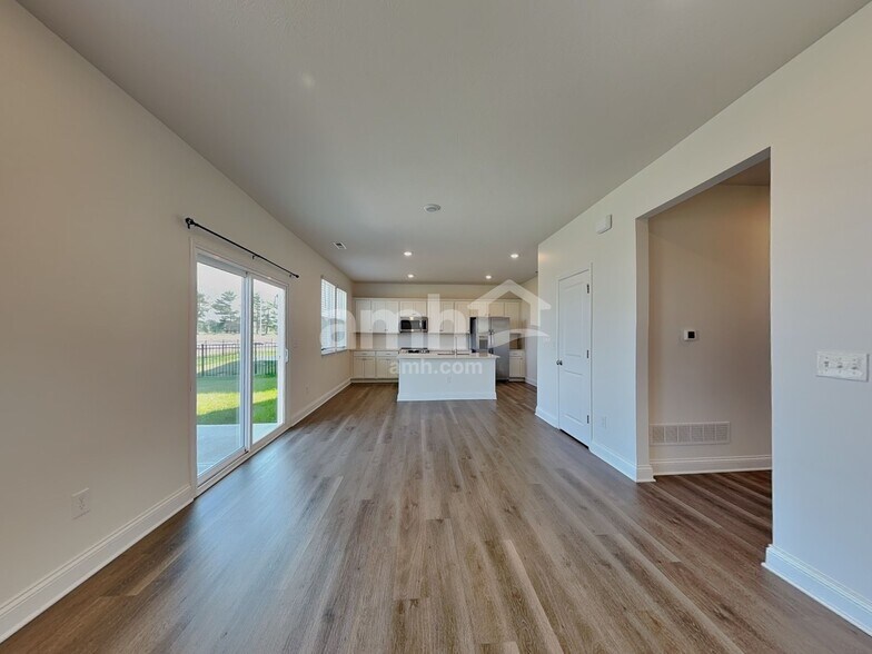 Building Photo - 9016 Henley Ave