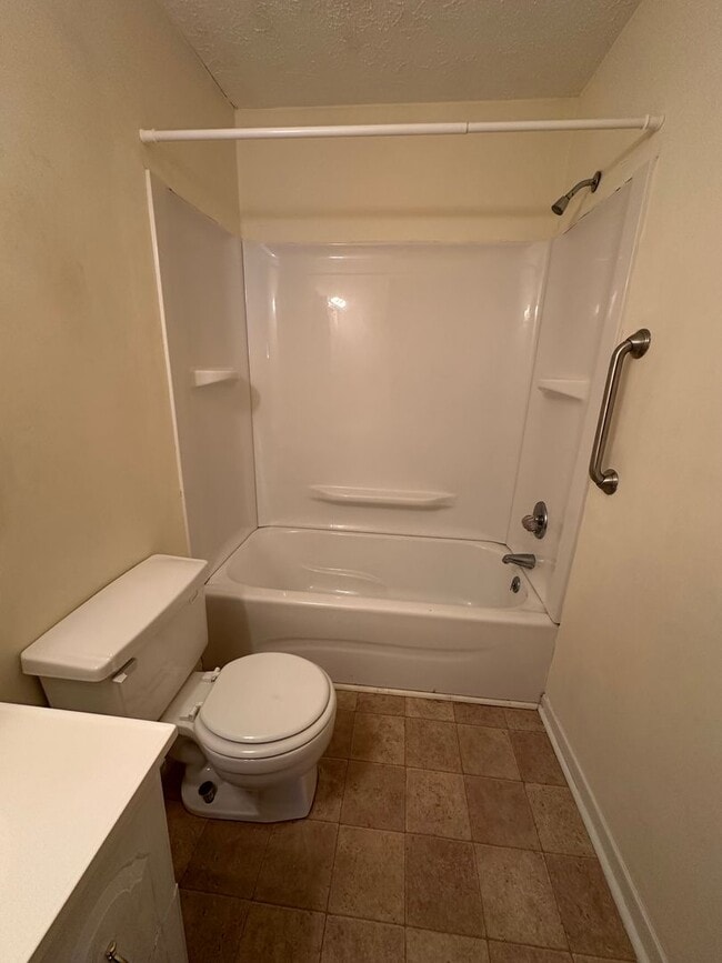 Building Photo - 2 Bedrooms 1.5 baths Townhouse, Kingsport TN