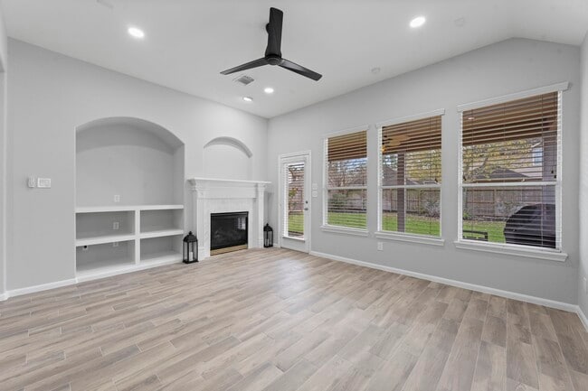 Building Photo - 15 Patina Pines Pl