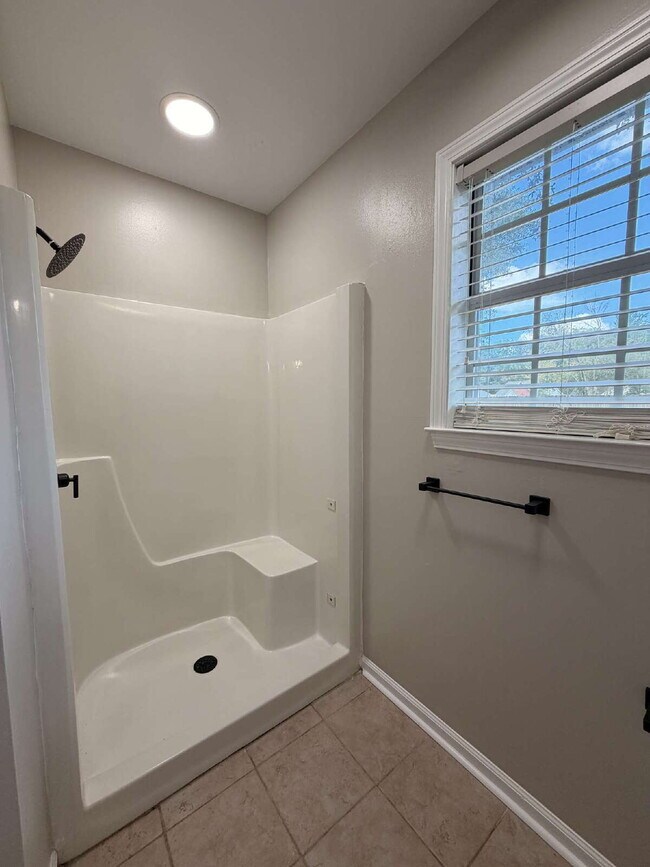 Building Photo - Available for rent in Chapelwood Subdivision