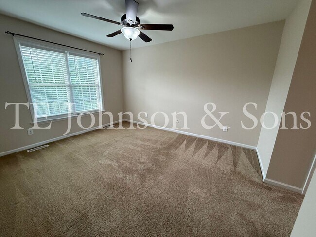 Building Photo - Charming 3-Bedroom Home with Modern Comfor...
