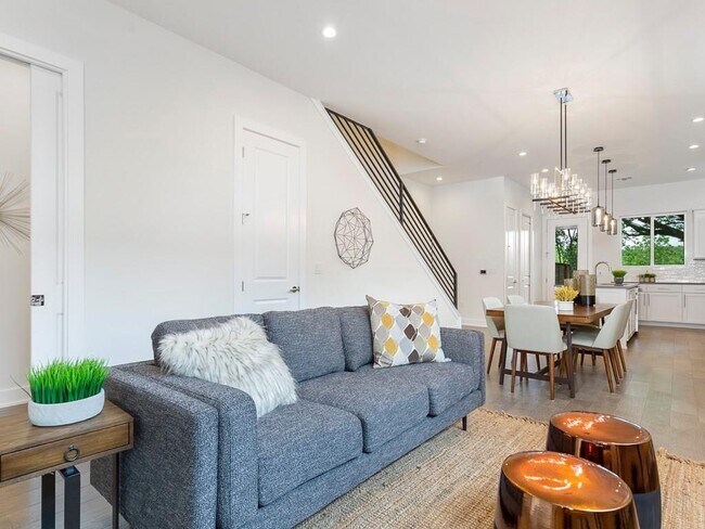 Building Photo - 1111 Brookswood Ave