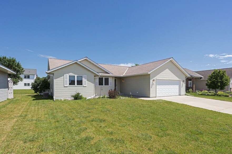 Building Photo - 1187 Blackhawk Dr SW