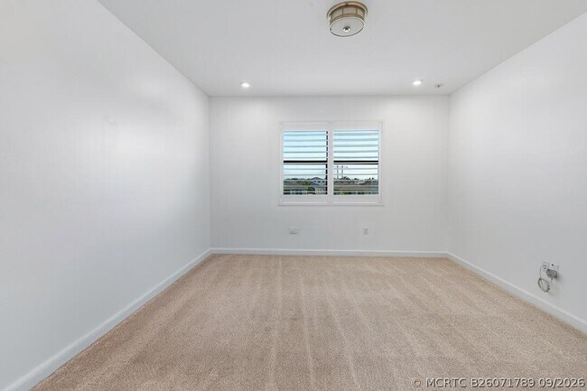 Building Photo - 14131 SW Thorens Dr