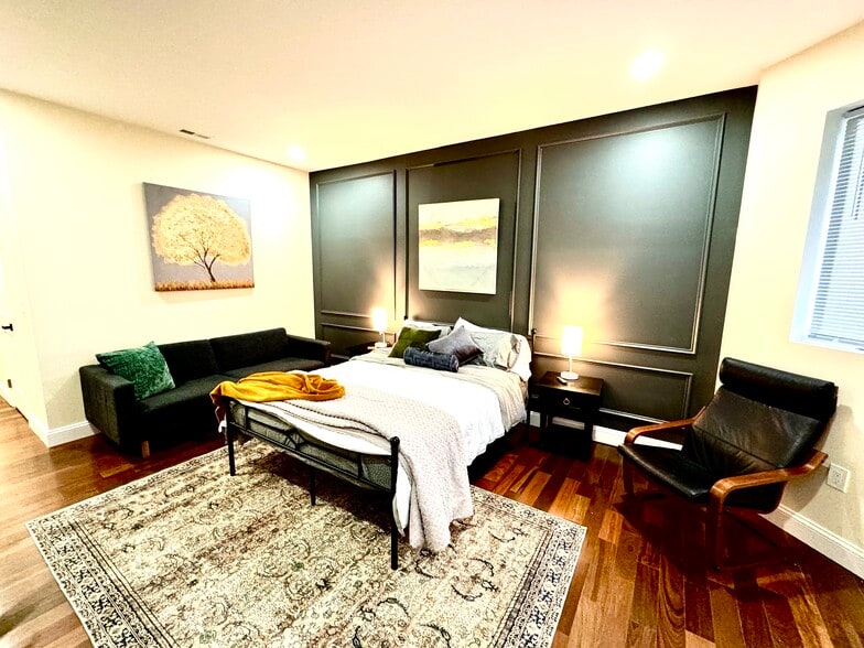 Building Photo - 1906 Madison Ave