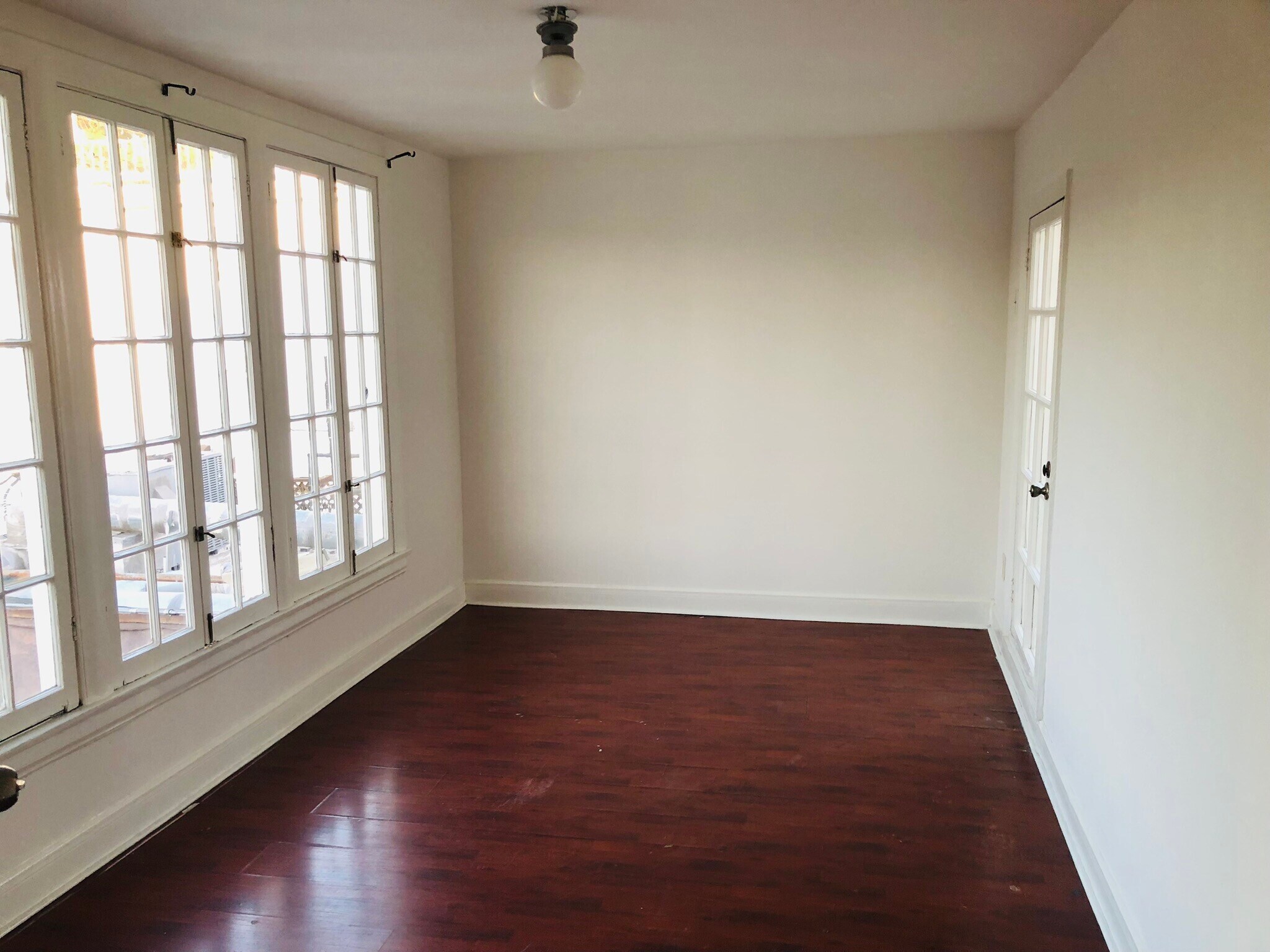 Building Photo - 7261 1/2 Melrose Ave